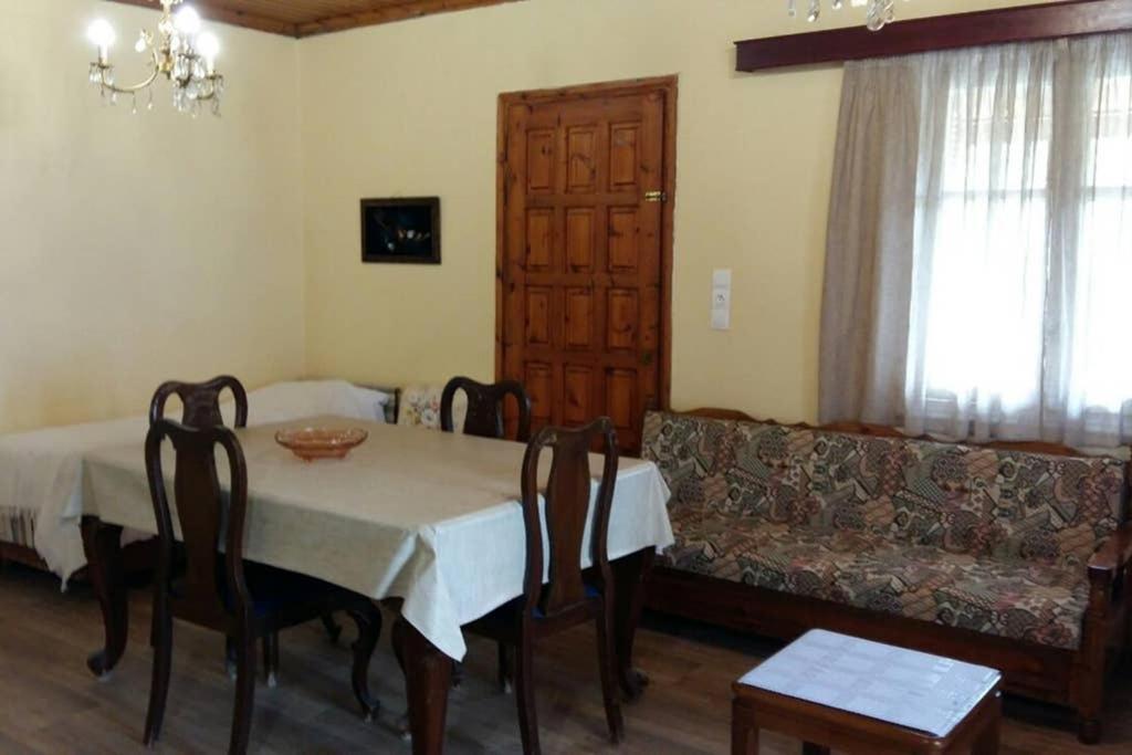 Traditional House With View Drymon Екстериор снимка