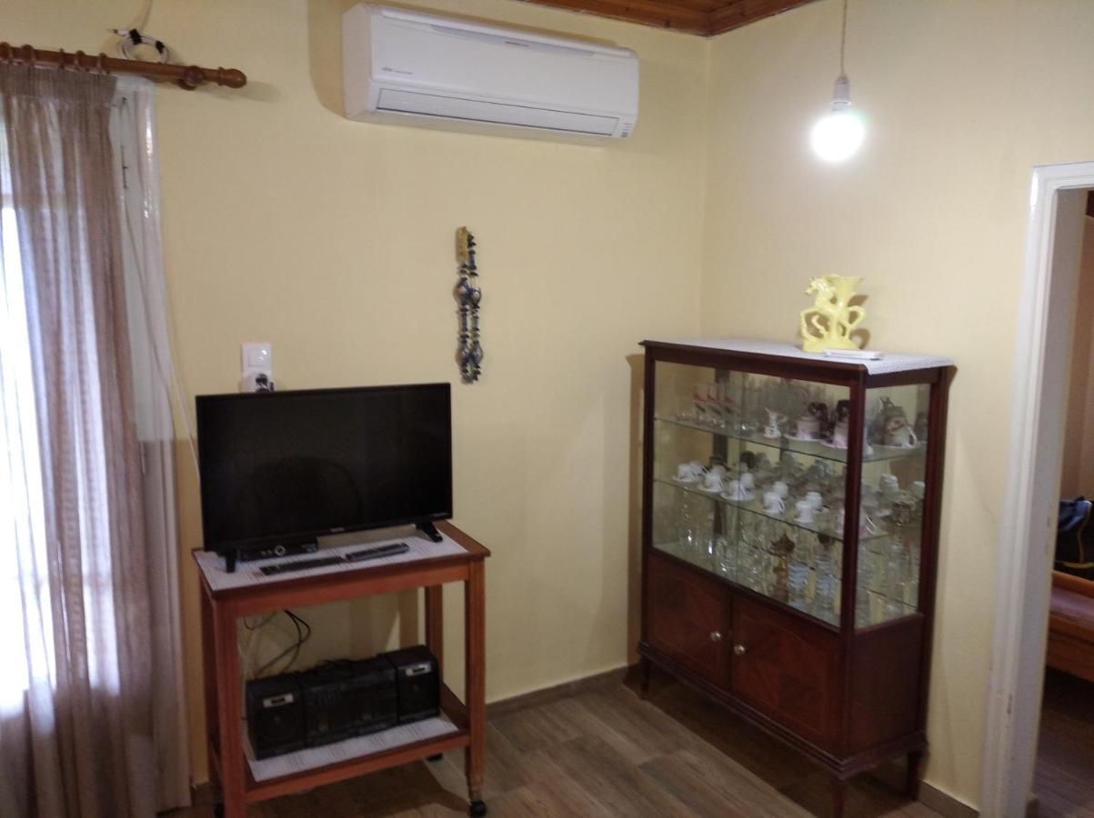 Traditional House With View Drymon Екстериор снимка